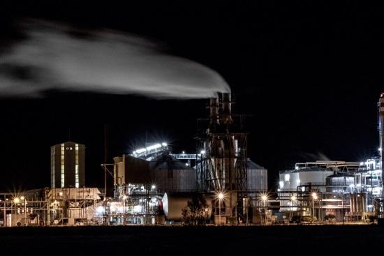 SEGUNDO PREMIO "Noche de sede en la fábrica" Planta de bioetanol de Babilafuente Autor: José Ángel Albarrán Calvo