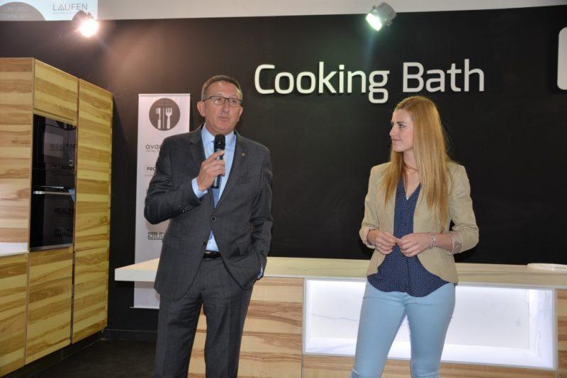Helen Corredor, ganadora de la primera edición Cooking Bath, junto al presidente de Feria Valencia en Cevisama 2017.