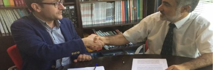 Momento de la firma del convenio entre Andimac e IVE.