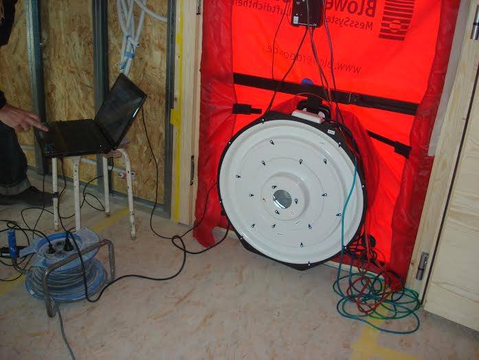 TEST BLOWER DOOR