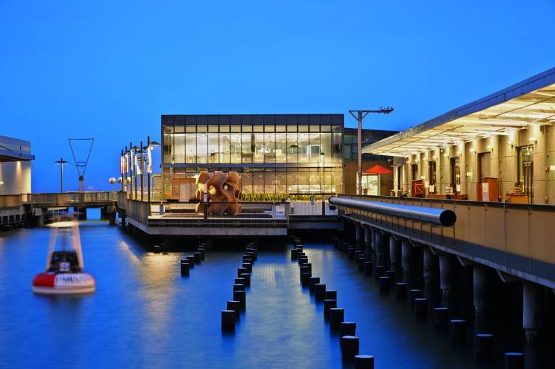 Exploratorium_Bruce_Damonte_Bay_Observatory_and_pier_pilings
