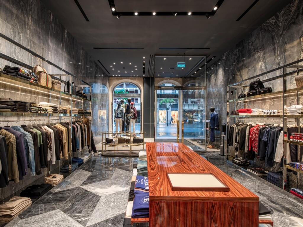 Estudio Nómada transforma un histórico local de ropa de caballero en una  elegante tienda - Tureforma